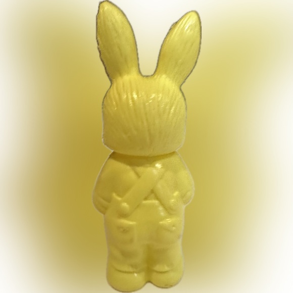 VTG 90’s DISTRESSED PLASTIC YELLOW EASTER BUNNY FLAWED 6” NOSTALGIC COLLECTIBLE - Picture 3 of 8